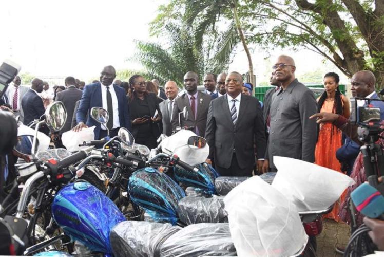 Côte d’Ivoire : Le Ministre Amadou Coulibaly de la Communication apporte le soutien du gouvernement aux médias pour la couverture de la présidentielle 2025